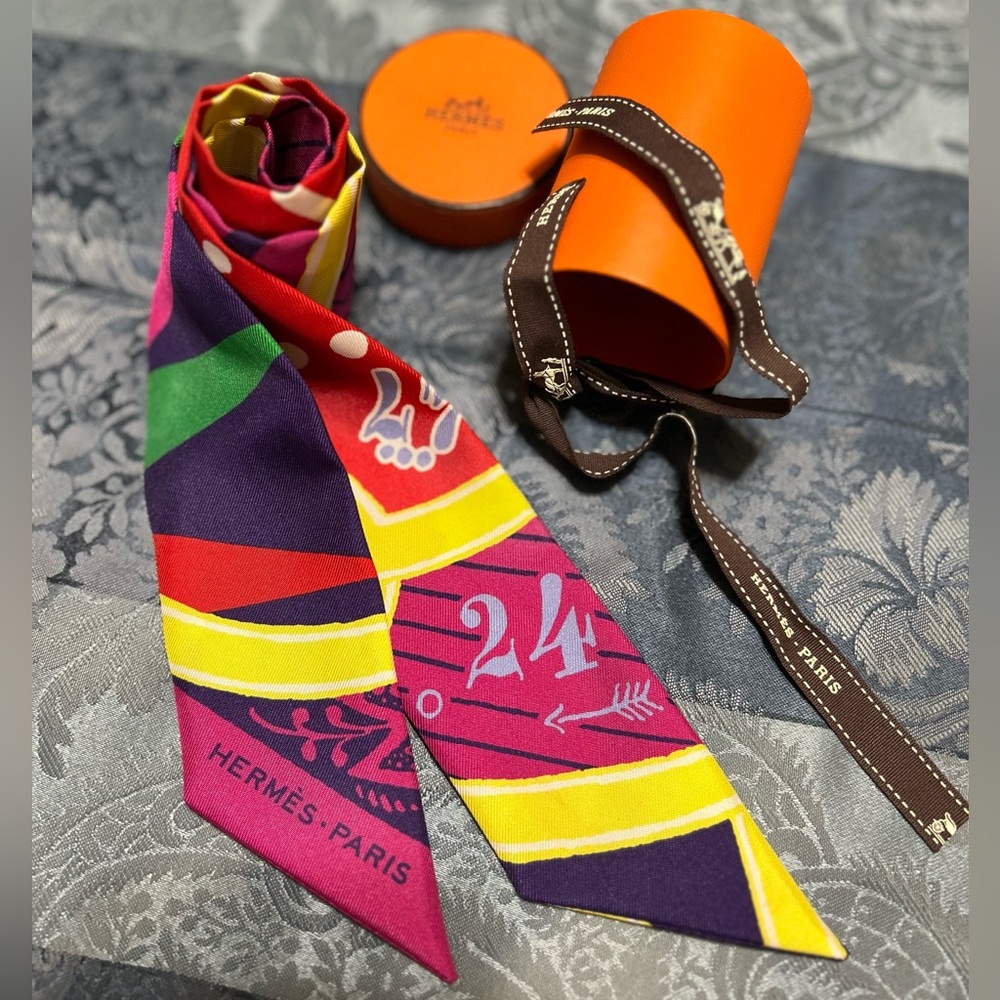 Authentic HERMÈS Twilly Scarf Jeu de Soie Silk Multicolor Pink Purple Red w Box